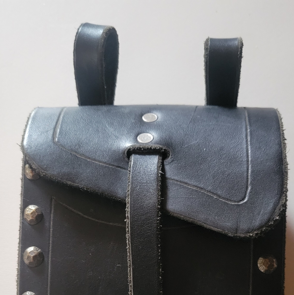 Leather bag for binoculars